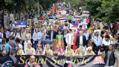Festival meşalesi yakıldı