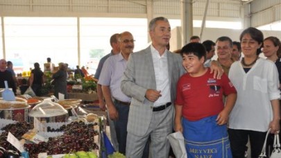 PAZARI’DA ESNAFI VE HALKI DİNLEDİ