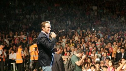 KÜÇÜKÇEKMECE’DE ‘MUSTAFA CECELİ’ COŞKUSU