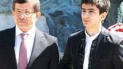 Bakanın oğluna fakirlik bursu