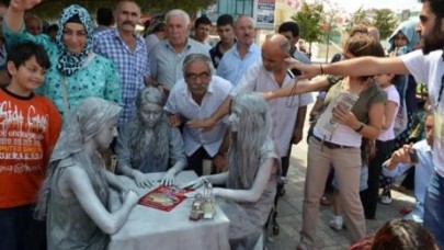 Esenyurt’ta Canlı Heykel Esintisi