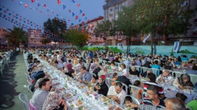 MAHALLELERDE İFTAR SOFRALARI KURULUYOR