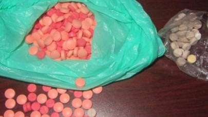 AĞAÇ ALTINDAN UYUŞTURUCU ÇIKTI