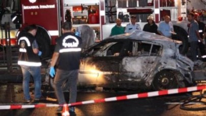 Otomobilde Yanarak Can Verdi