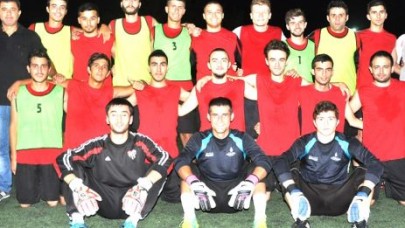 ÖMERLİSPOR SAHAYA İNDİ