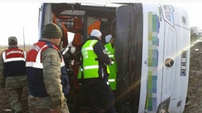 Sivas'ta Yolcu Otobüsü Devrildi: 9 Ölü