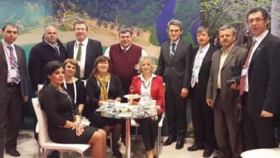 Emitt’te boy gösteriyorlar!