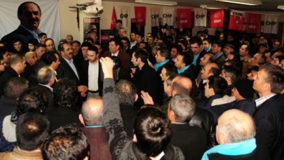 Esenyurt'ta Ak Parti'den CHP'ye katılım sürüyor