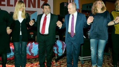 Hemşerileriyle horon tepti