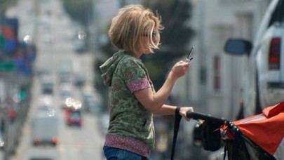 Akıllı telefon bağımlısı yayalara ceza