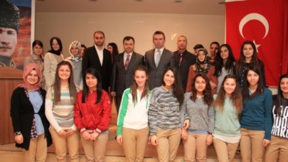 Kıyafetlerini bağışladılar