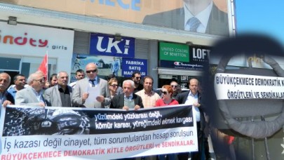 Ak Parti B.Çekmece binasına siyah çelenk!