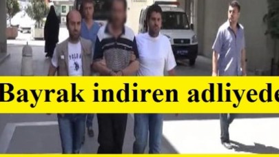 Bayrak indiren adliyede