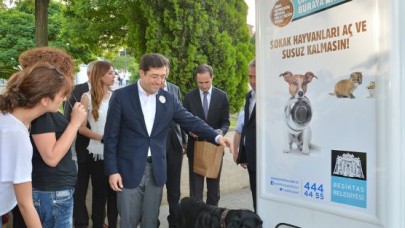 SOKAK HAYVANLARI İÇİN ÇOK ÖZEL MAMA MAKİNESI