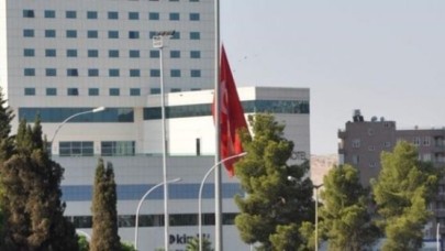 Gazze İçin Bayraklar Yarıya İndirildi