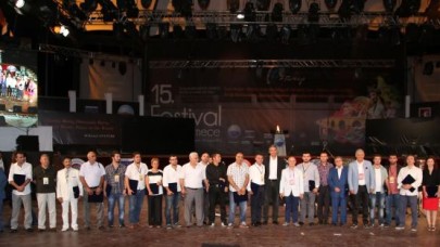 Nedim Şener plaket verdi