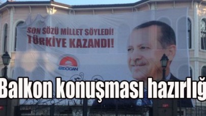 AK Parti'de balkon konuşması hazırlığı, kapalı pankart açıldı