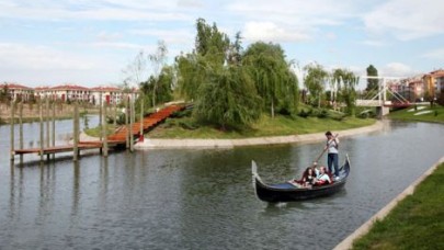 Büyükçekmece Gölü’nde gondol sefası...