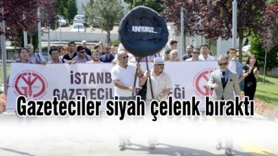 Gazeteciler siyah çelenk bıraktı