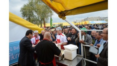 DEV KAZANLARDA KAVURMA İKRAMI...