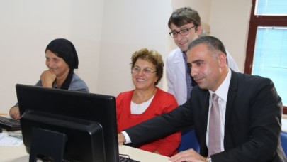 Halk, Akademi'sine ilgili