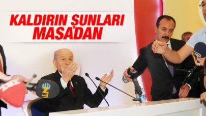 Devlet Bahçeli'den mikrofon tepkisi