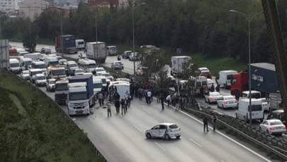 Esenyurt'ta servis otobüsü devrildi