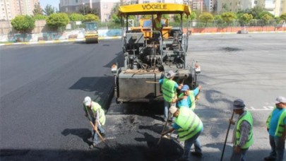 Beylikdüzü'nde yollar bakım altında