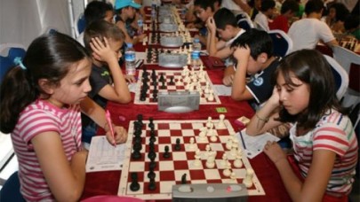Beylikdüzü'nde ödüllü satranç turnuvası
