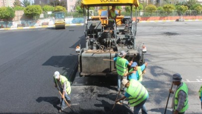 BEYLİKDÜZÜ’NDE YOLLAR BAKIM ALTINDA