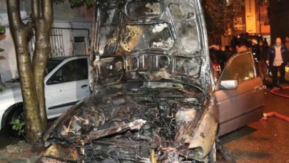 Küçükçekmece'de 7 araç kundaklandı