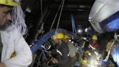 Madenciler hâlâ toprak altında