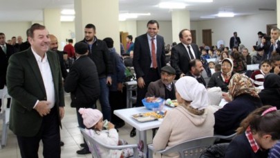 BAŞKAN KADIOĞLU CANLAR İLE ORUÇ AÇTI