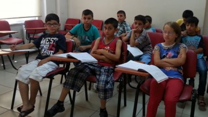 Avcılar’da kitaplar Başkan Toprak’tan