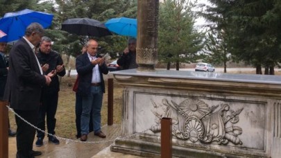 Ömer Neşet Paşa'nın mezarını onaracak