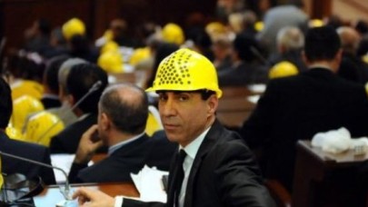 İBB Meclisi’nde baretli protesto