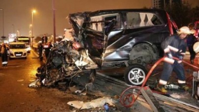 Metrobüs Bariyerleri Parçaladı, E-5'e Daldı: 1 Ölü, 1 Yaralı