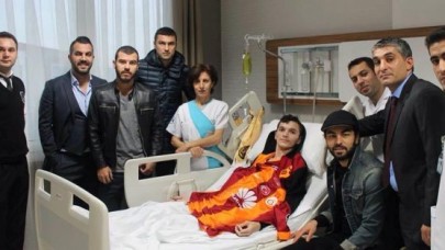Ünlü futbolculardan Esencan’da hasta ziyareti