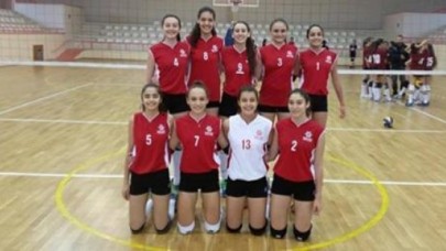 Mektebim’in kızları galibiyetle başladı