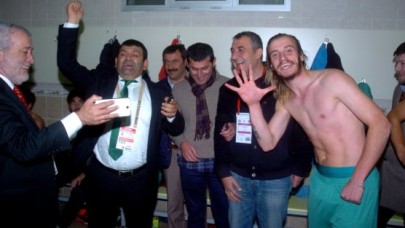 Altay galibiyeti sevinci sürüyor