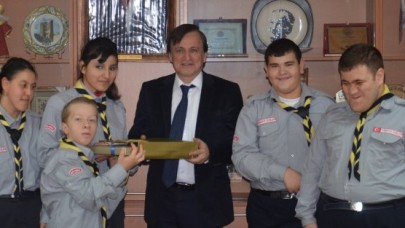 Engelli İzci Kulübü Kaymakam Arat'ı ziyaret etti