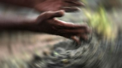 24 günlük bebeğini diri diri gömdü!