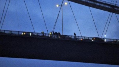 Köprüdeki İntihar Girişimi Trafiği Kilitledi