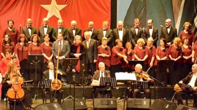 İnci Çayırlı korosu mest etti