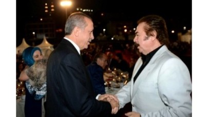 Orhan Gencebay, Akil İnsanlık'ı Bıraktı