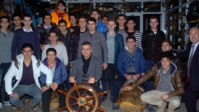 Balıkçı Kenan; Gençler başımızın tacı