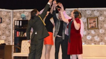 BU FİLMİ GÖRMÜŞTÜM GÜLDÜRDÜ