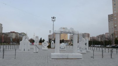 ÖZGÜN HEYKELLER BEYLİKDÜZÜ CADDELERİNDE