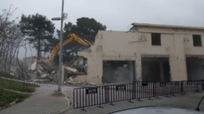 Selimpaşa’daki Belediye Salonu Yıkıldı