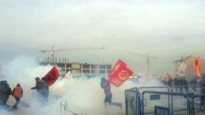 Adliye önünde gaz bombalı müdahale!